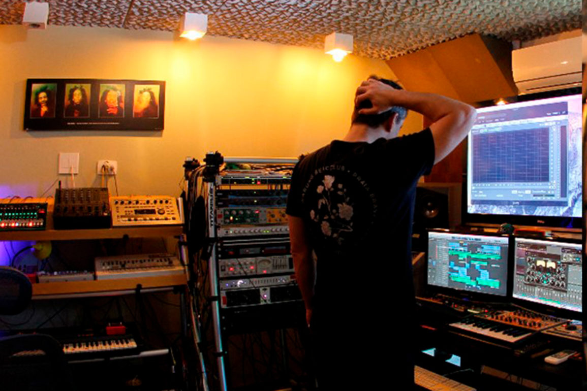 Warung-Radio-Show-estreia-nesta-segunda-feira-com-atualidades-do-mundo-eletrônico