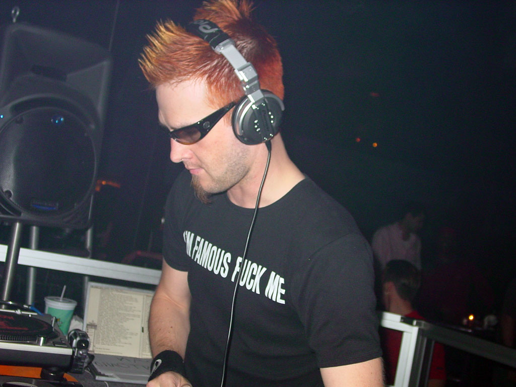 Darude djs anos 2000 summer eletrohits Darude djs anos 2000 summer eletrohits