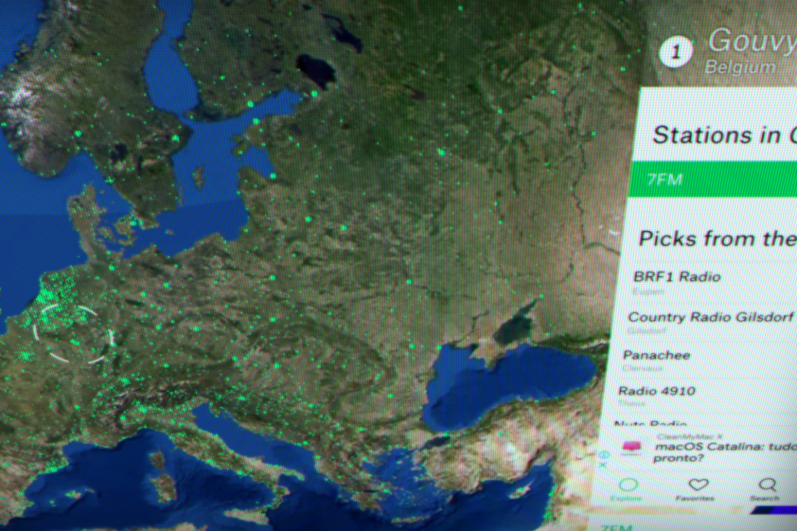 rádios do mundo com a Radio Garden