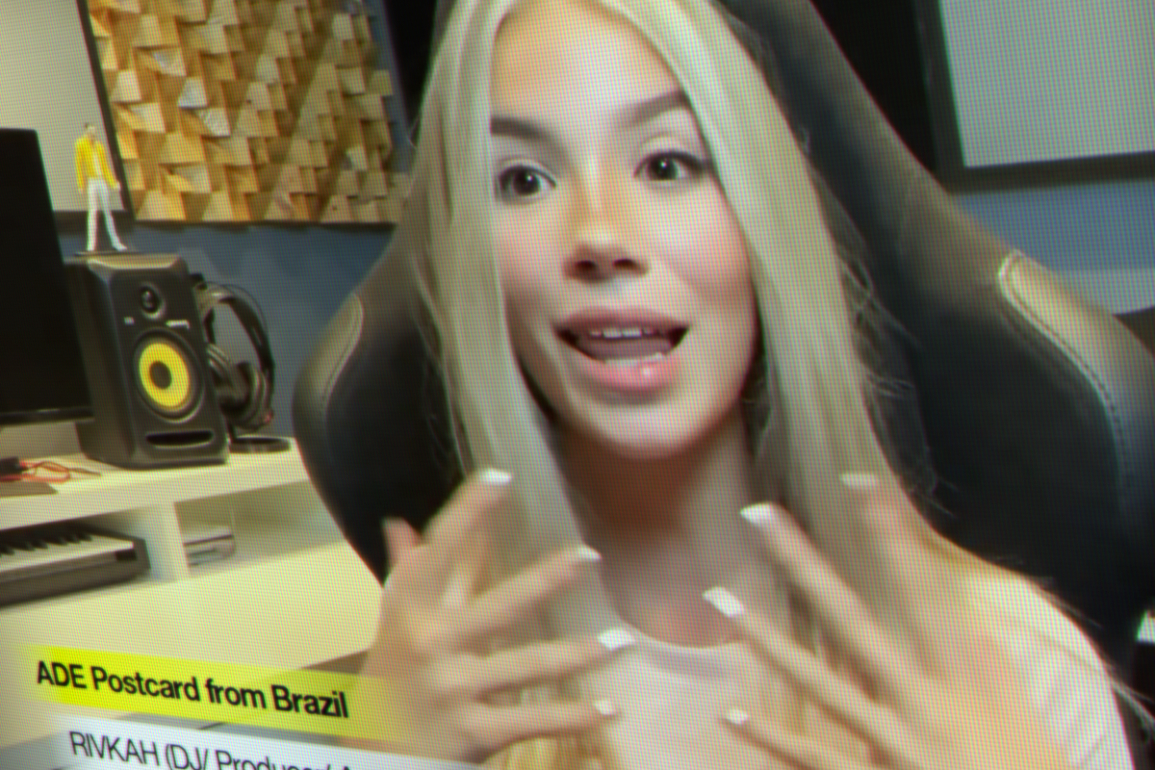 Aos 13 anos a DJ Rivkah encanta ao falar sobre futuro do planeta em mensagem no ADE 2020 Aos 13 anos a DJ Rivkah encanta ao falar sobre futuro do planeta em mensagem no ADE 2020