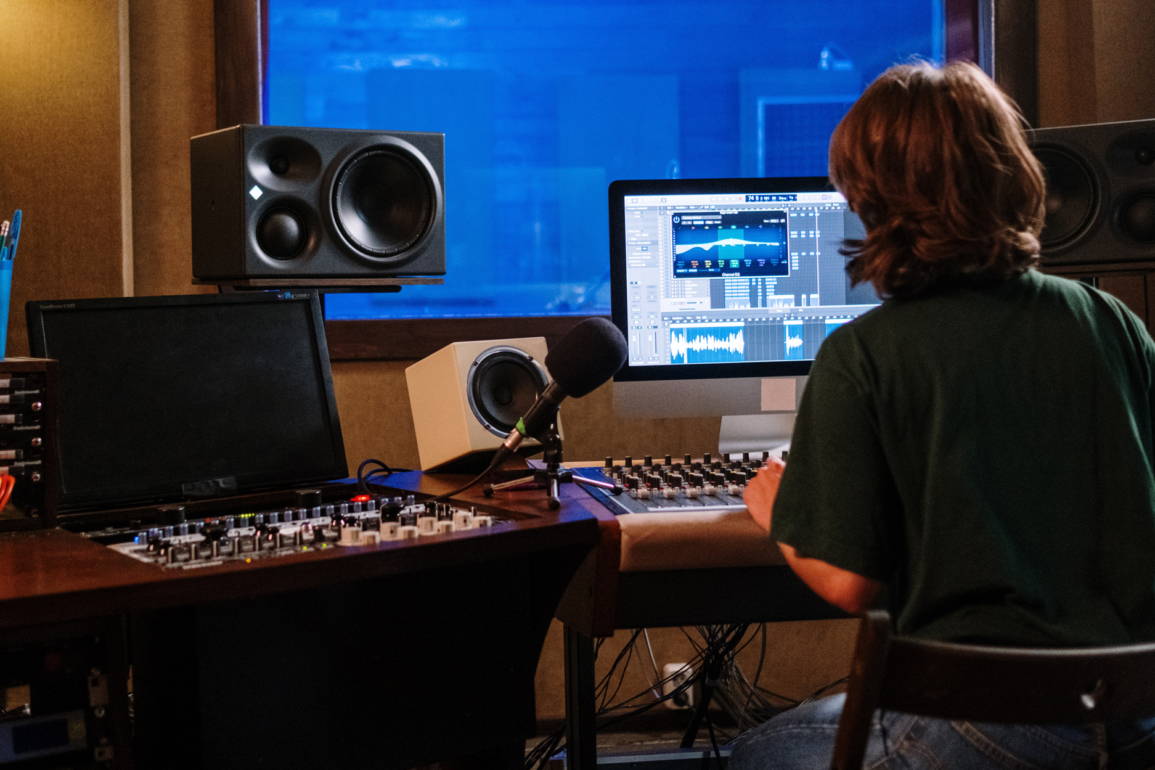 Vale a pena lançar música todo mês 