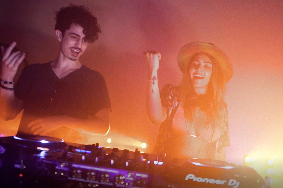 EVITH Lari Hi clipe de Eyes Wide Open eletrovibez EVITH Lari Hi clipe de Eyes Wide Open eletrovibez