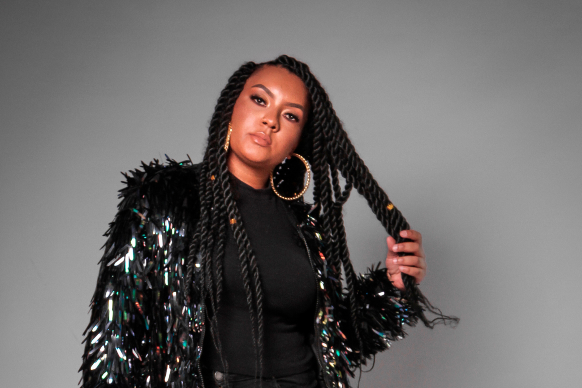 Para fechar 2020 Carola comenta destaques de seu ano e celebra sua presença na live da Só Track Boa