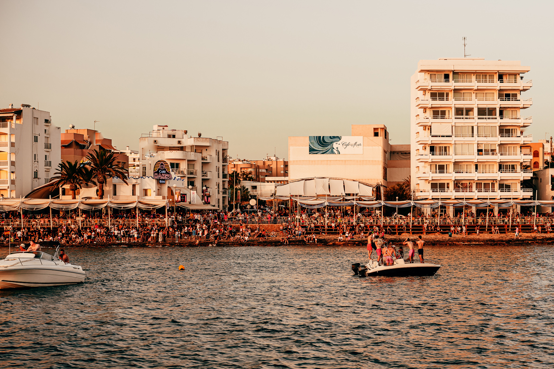 Praias e festas O que é Ibiza
