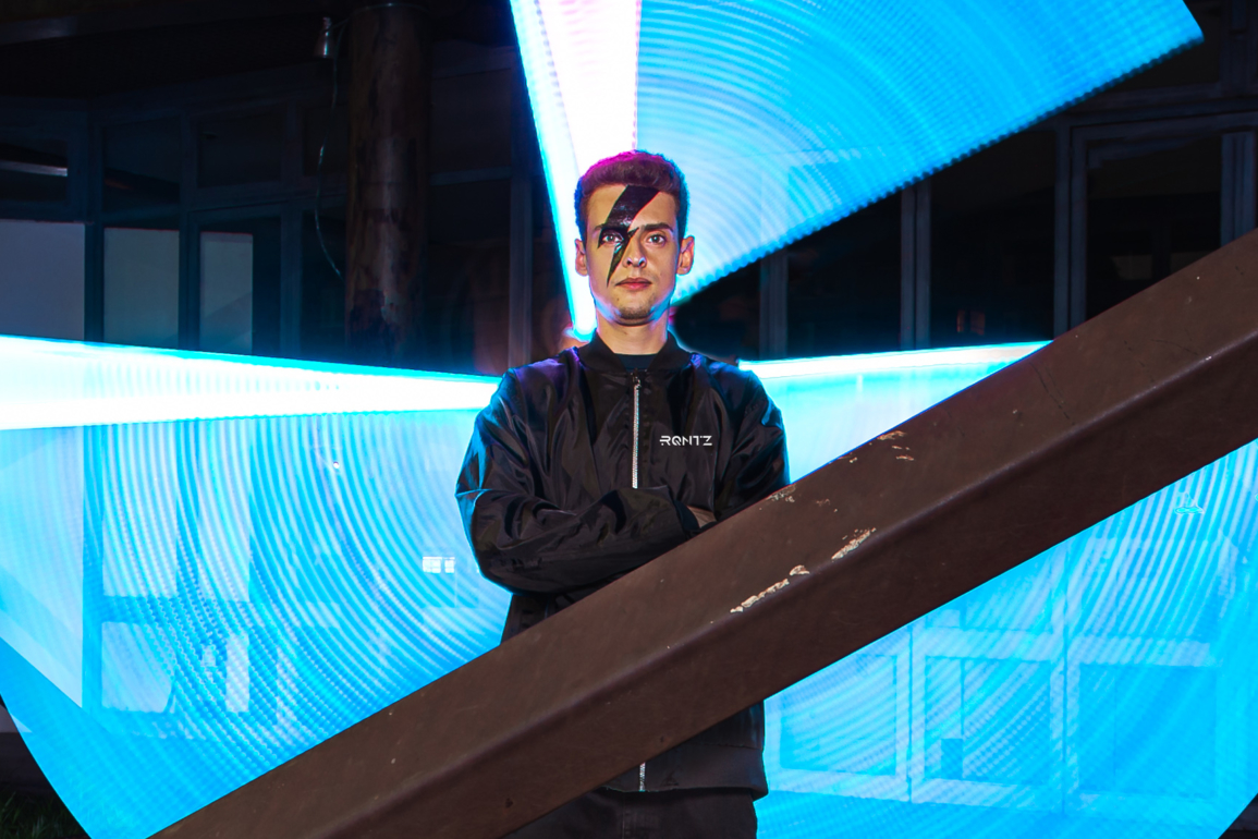 Pela Reven Beats RQntz lança One Of A Kind Deep House melódico com vocais do londrino Clinton vibez