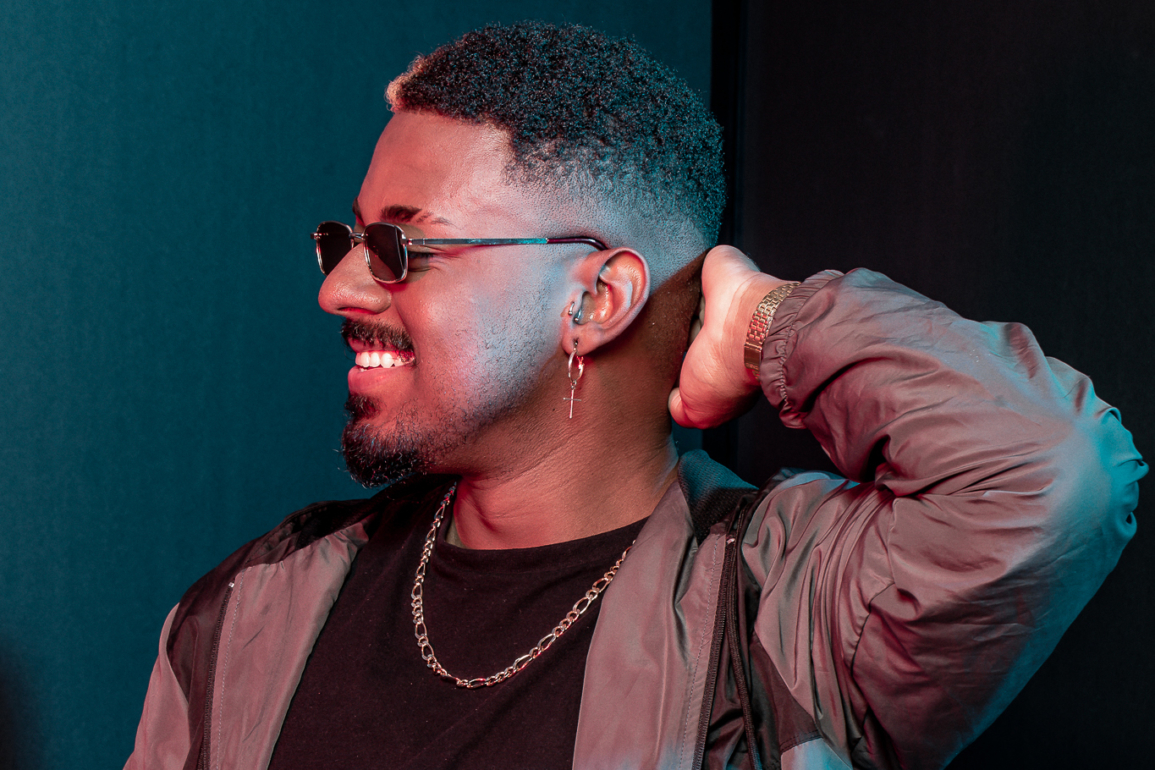 Guzz conta sobre sua carreira e desafios para chegar até aqui após ano do sucesso estarrecedor de Lambada com Victor Lou