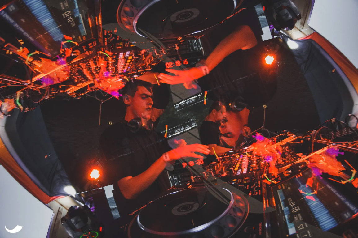 RQntz-lança-remix-oficial-para-“Two-Of-Us”,-do-gigante-do-Progressive-Trance,-Ghost-Rider