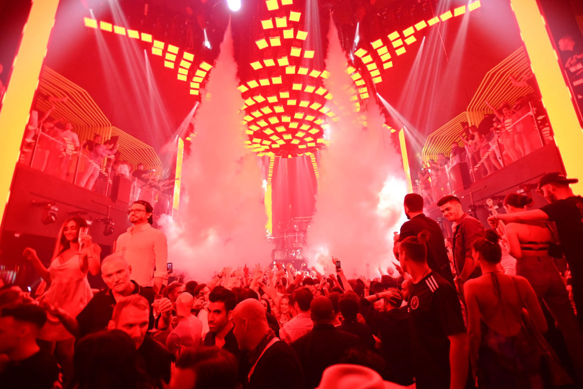 DJ brasileiros desembarcam na gringa para vacina e shows DJ brasileiros desembarcam na gringa para vacina e shows