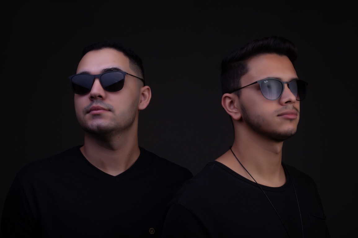 PREMIERE Duo HOTLINES estreia na cena com a melódica I Need U na Vibez Sounds scaled