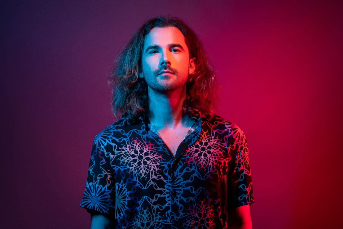 Conversamos-com-ZAC,-artista-que-lidera-o-movimento-do-Progressive-House-e-Melodic-Techno-no-Brasil-pelo-projeto-'FLUXO' Conversamos-com-ZAC,-artista-que-lidera-o-movimento-do-Progressive-House-e-Melodic-Techno-no-Brasil-pelo-projeto-'FLUXO'