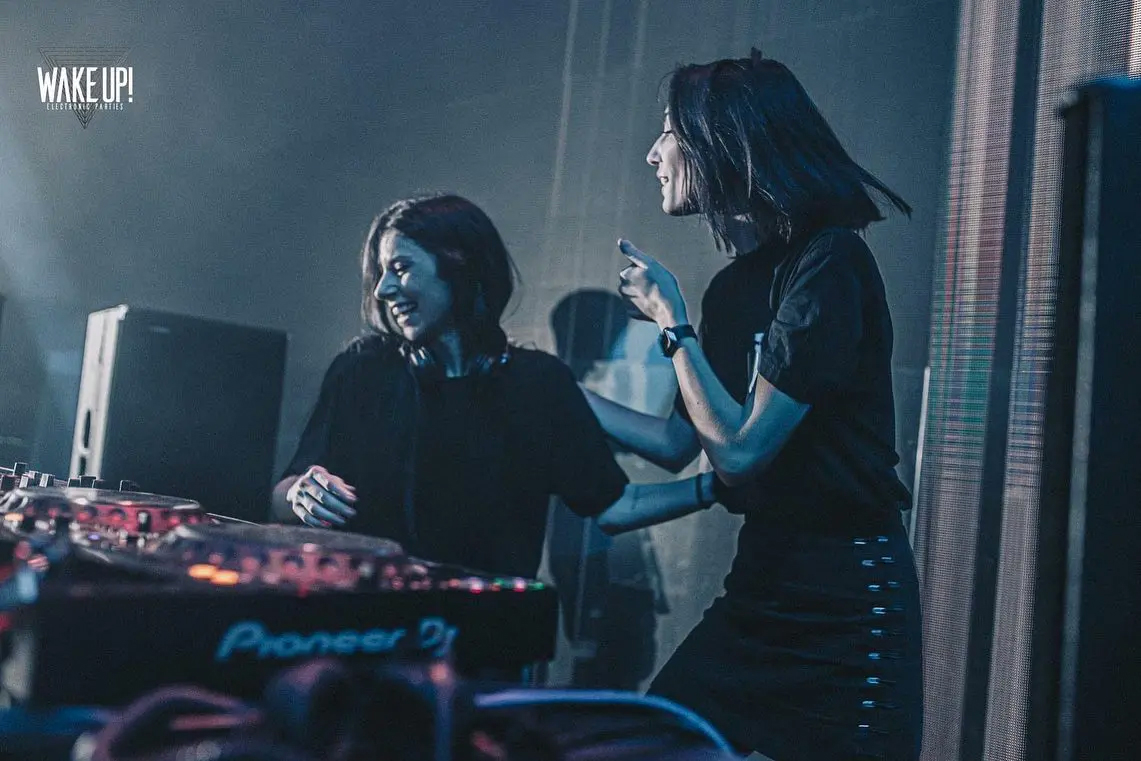 A-representatividade-de-DJs-mulheres-está-aumentando-na-cena-eletrônica,-mas-ainda-existe-um-longo-caminho