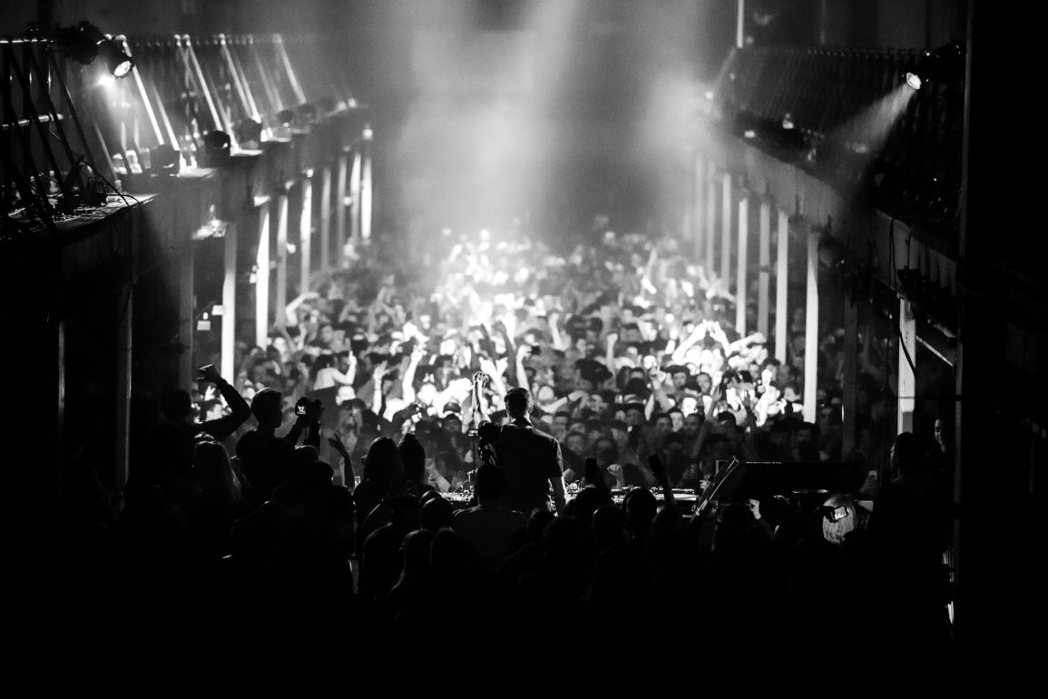 Clubes na Inglaterra serão reabertos 'sem obrigatoriedade de testes de Covid-19 ou passaportes de vacina'