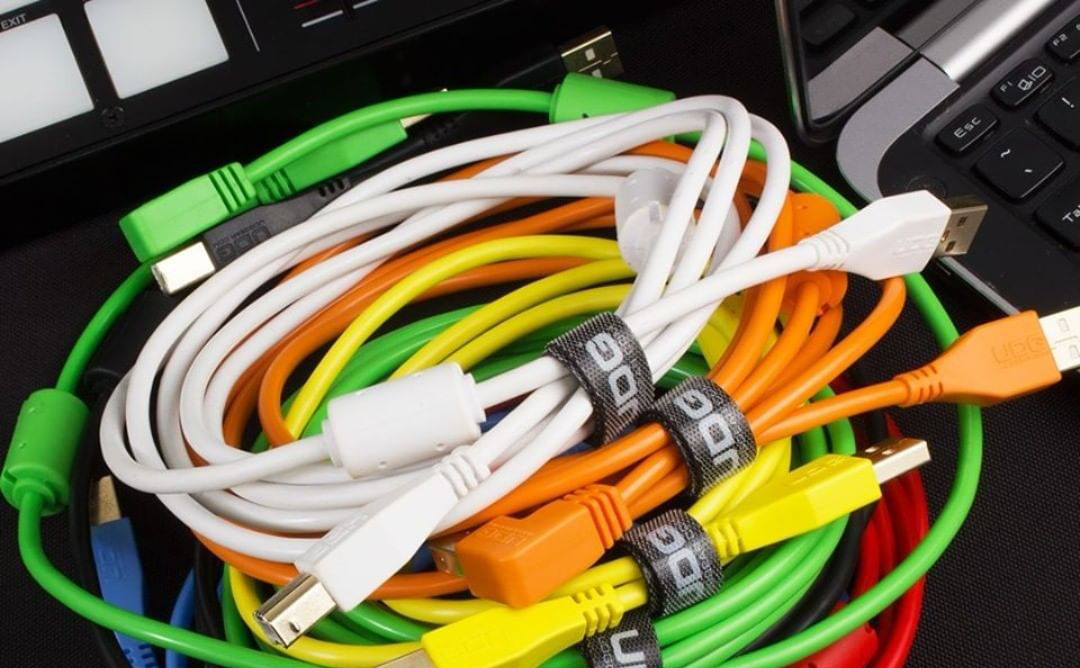 Conheça os cabos para controladores e CDJs da UDG Gear