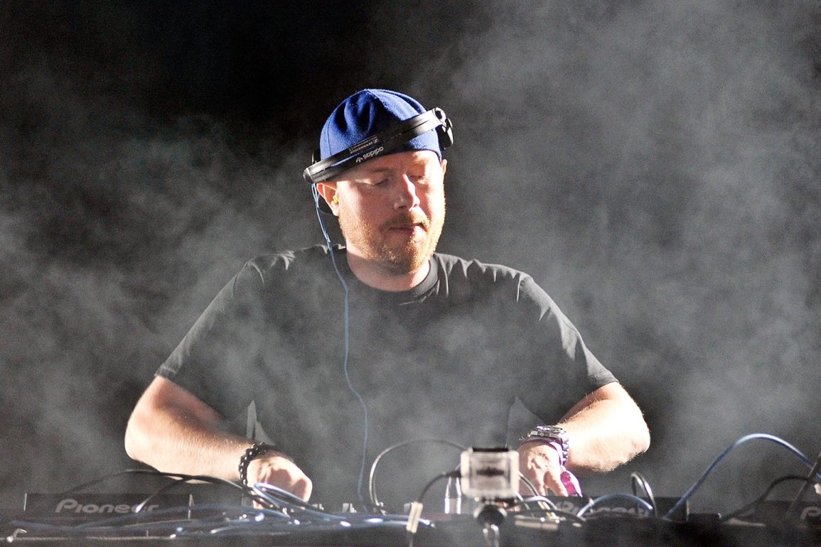 Eric Prydz tira projeto paralelo Tonja Holma da gaveta e lança track “All Night”