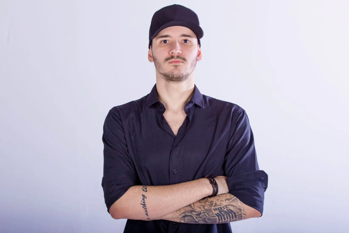 Dubstonne-comenta-sobre-carreira,-gestão-de-artistas,-projeto-musical-e-muito-mais