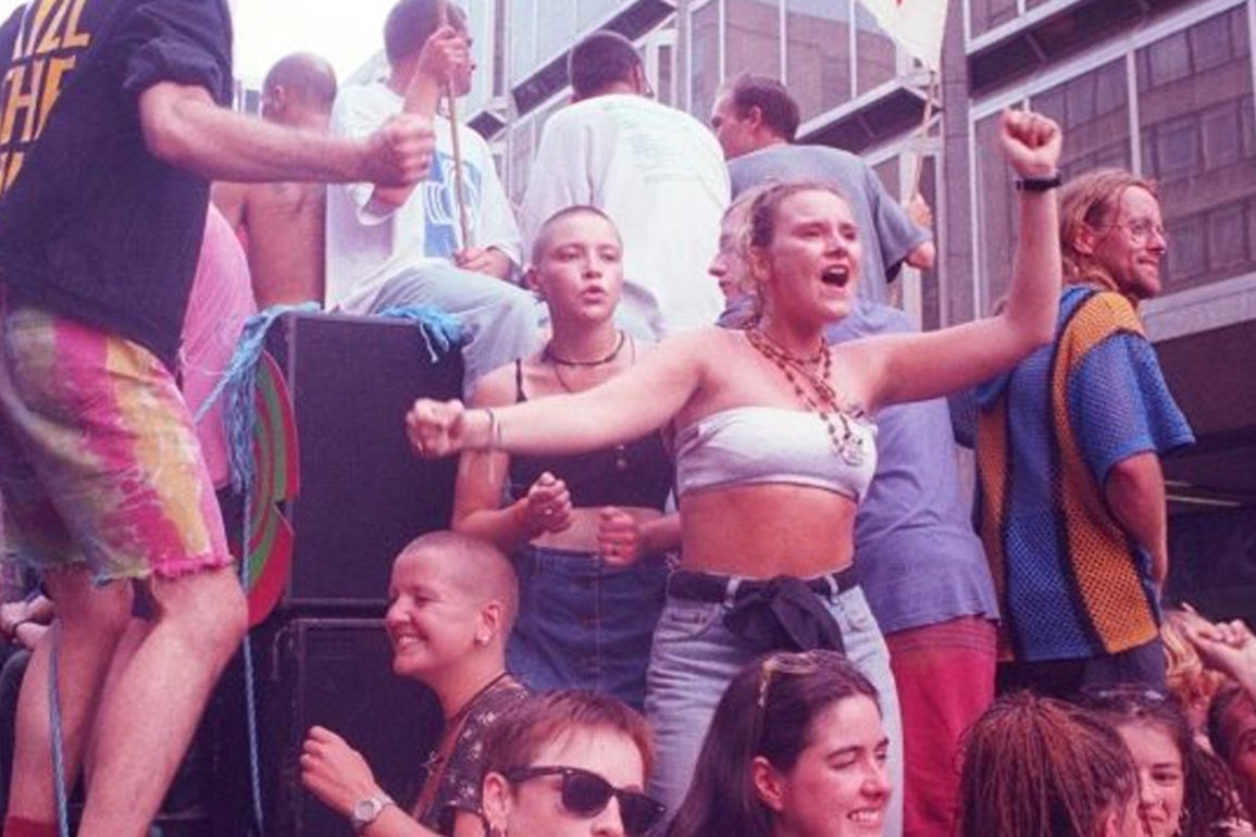 ‘All-we-Wanna-do-is-Dance’-é-o-novo-documentário-feito-para-celebrar-as-origens-da-cena-raver-e-da-cultura-clubber