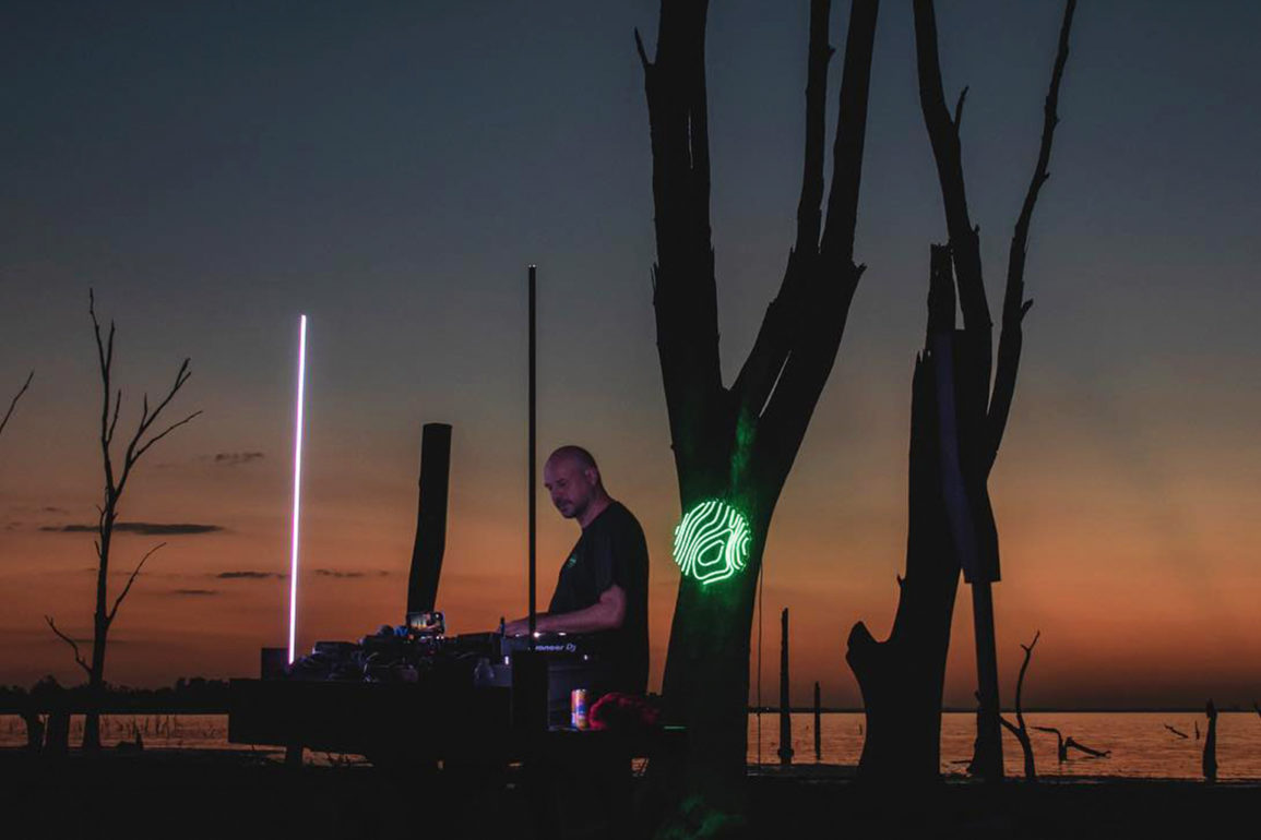 D-Nox-se-une-ao-canal-Beats-of-Nature-em-prol-de-ação-social-no-Mar-Chiquita,-Argentina