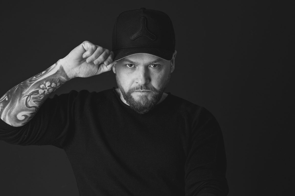 Robert-Coito-lança-a-primeira-do-ano-pela-Muzenga.-Ouça-e-conheça-mais-sobre--a-'Feeling-House'.