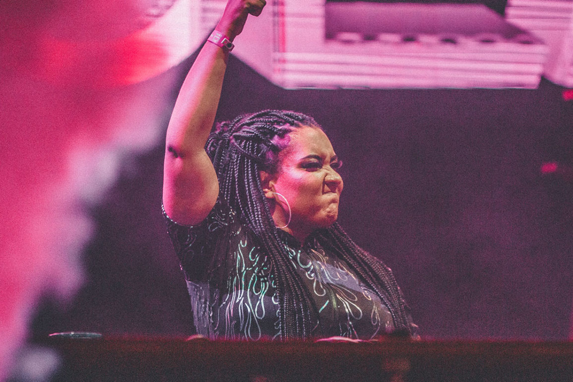 Com-100-mil-plays-em-apenas-24h,-Carola-lança-remix-oficial-para-Louis-The-Child-pela-gigante-Interscope-