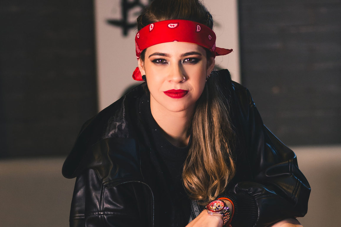 Red Cloak fala sobre a mistura de gêneros com a música eletrônica e apresenta Outra Dimensão