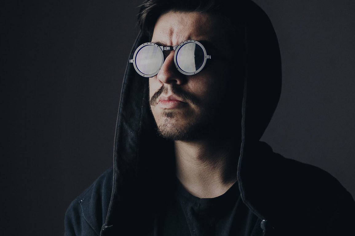 LFERREIRA-traz-roupagem-moderna-à-clássico-dos-anos-80,-com-releitura-oficial-pela-DEMMI-Records