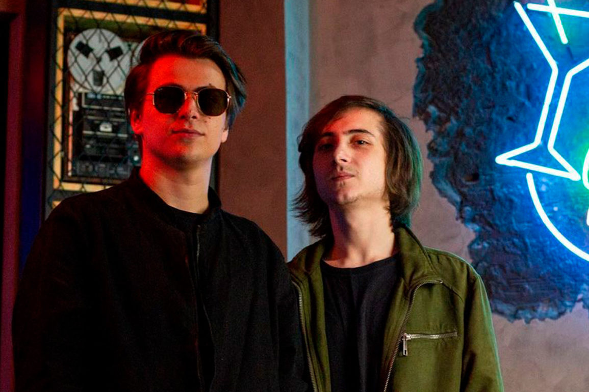 Bikinis-&-Martinis-dao-5-dicas-quentes-para-um-set-perfeito-para-o-entardecer