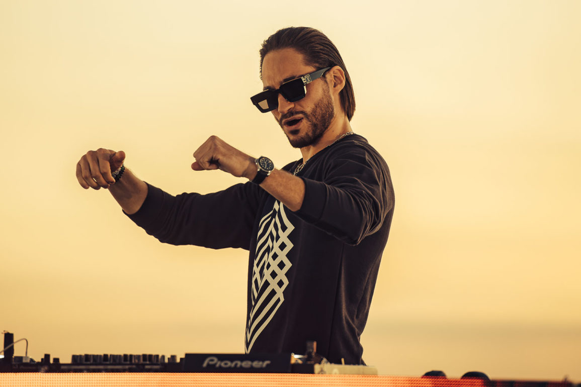 Com-mais-de-4-milhoes-de-plays-Fabio-Lopes-estreia-na-UP-Club-Records-com-Remember