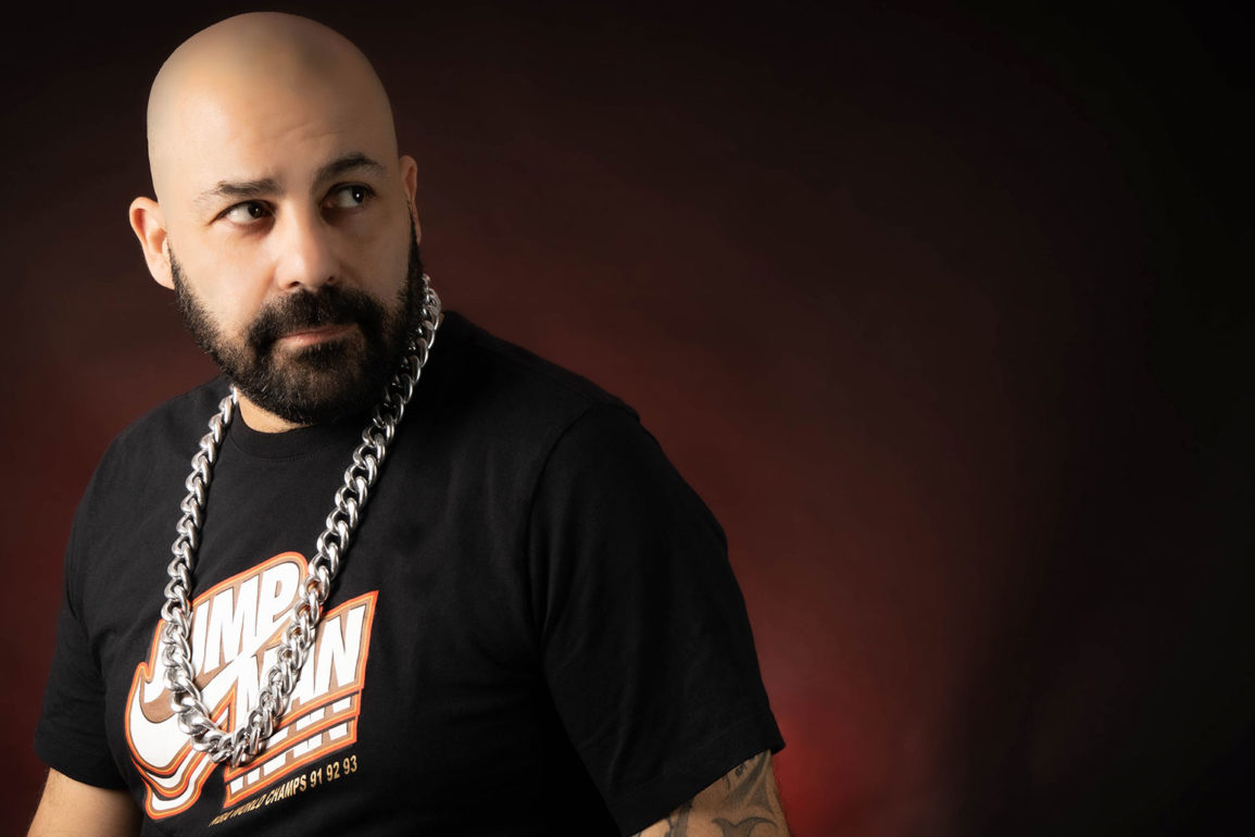 O-classico-Walking-With-Elephants-do-Ten-Walls-ganhou-uma-nova-roupagem-numa-collab-entre-Asher-Swissa-e-Hevi-Levi