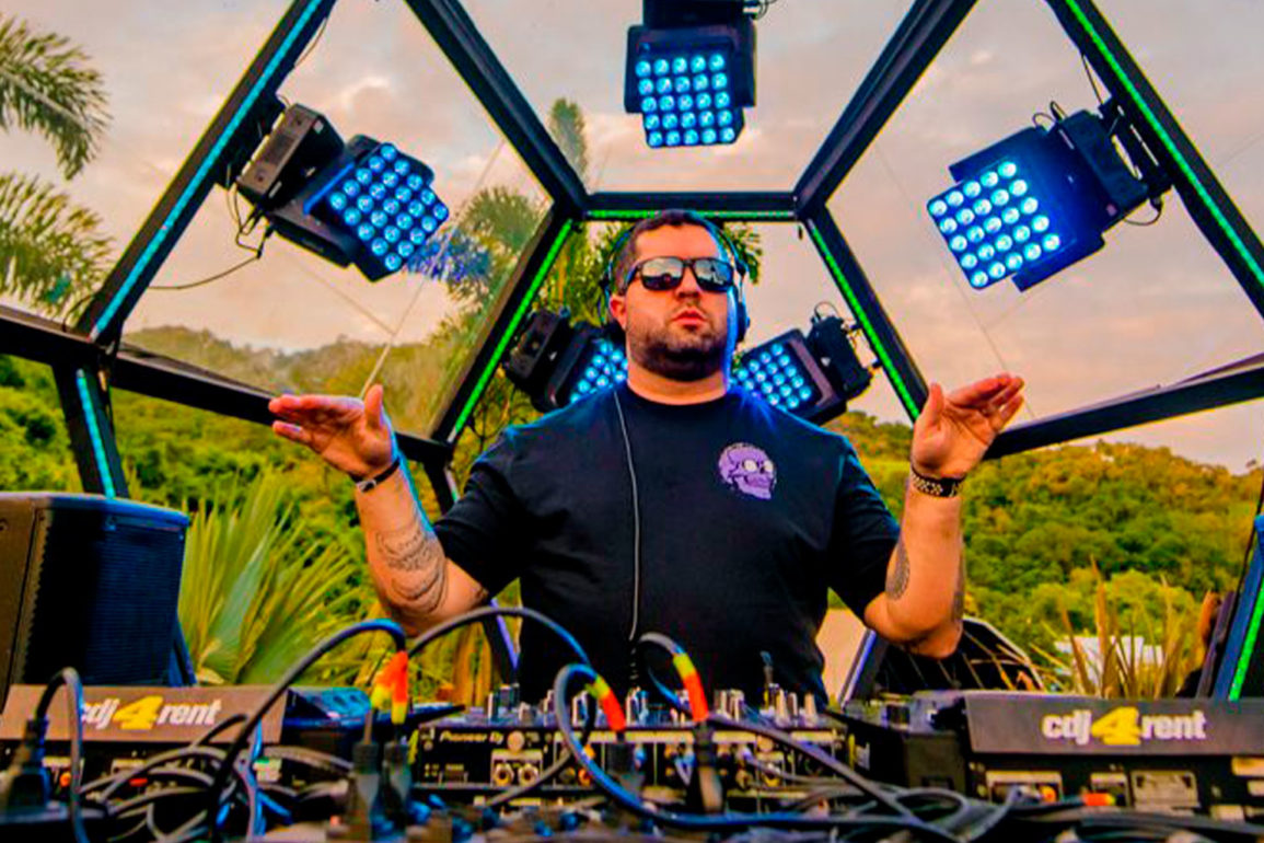 Alm-da-producao-musical-Andre-Salata-reforca-a-importancia-da-pesquisa-musical-para-um-DJ-set-singular Alm-da-producao-musical-Andre-Salata-reforca-a-importancia-da-pesquisa-musical-para-um-DJ-set-singular