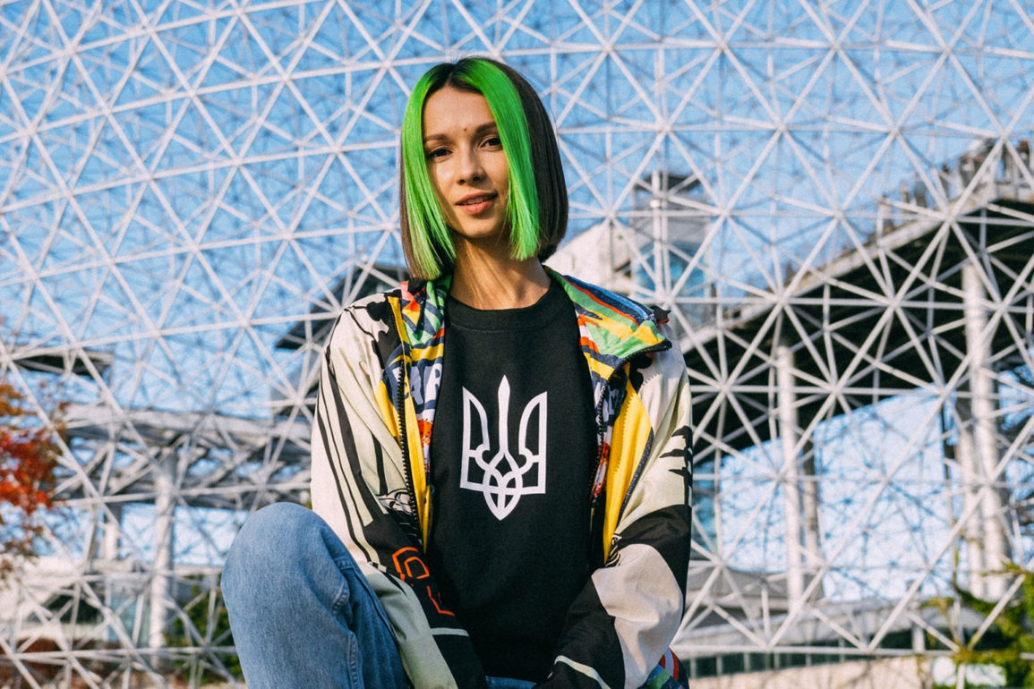 Saindo-da-curva-Conheca-Miss-Monique-e-ouca-seu-som Saindo-da-curva-Conheca-Miss-Monique-e-ouca-seu-som