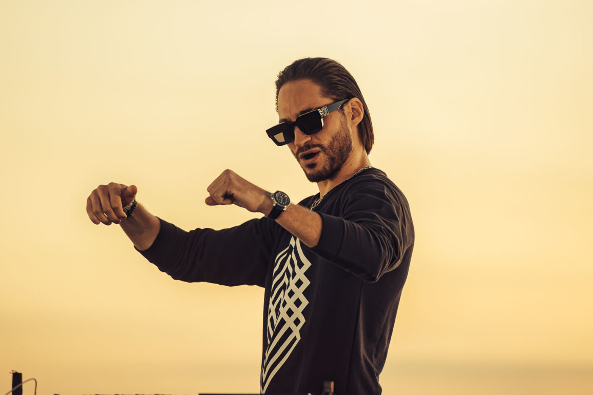 Viciante-como-paixao-mal-resolvida-Na-Na-Na-e-a-nova-musica-de-Fabio-Lopes-em-uma-sequencia-de-storytelling Viciante-como-paixao-mal-resolvida-Na-Na-Na-e-a-nova-musica-de-Fabio-Lopes-em-uma-sequencia-de-storytelling