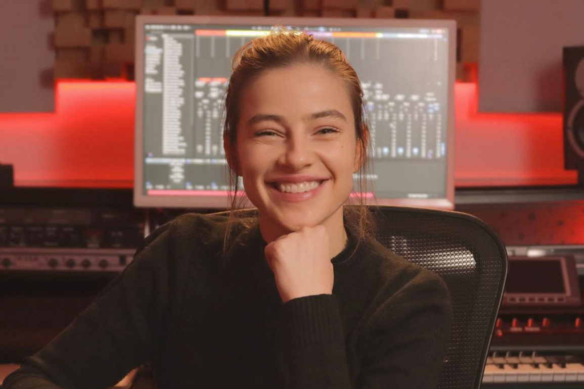 Saindo-da-Curva-conheca-Anfisa-Letyago-e-o-seu-som Saindo-da-Curva-conheca-Anfisa-Letyago-e-o-seu-som