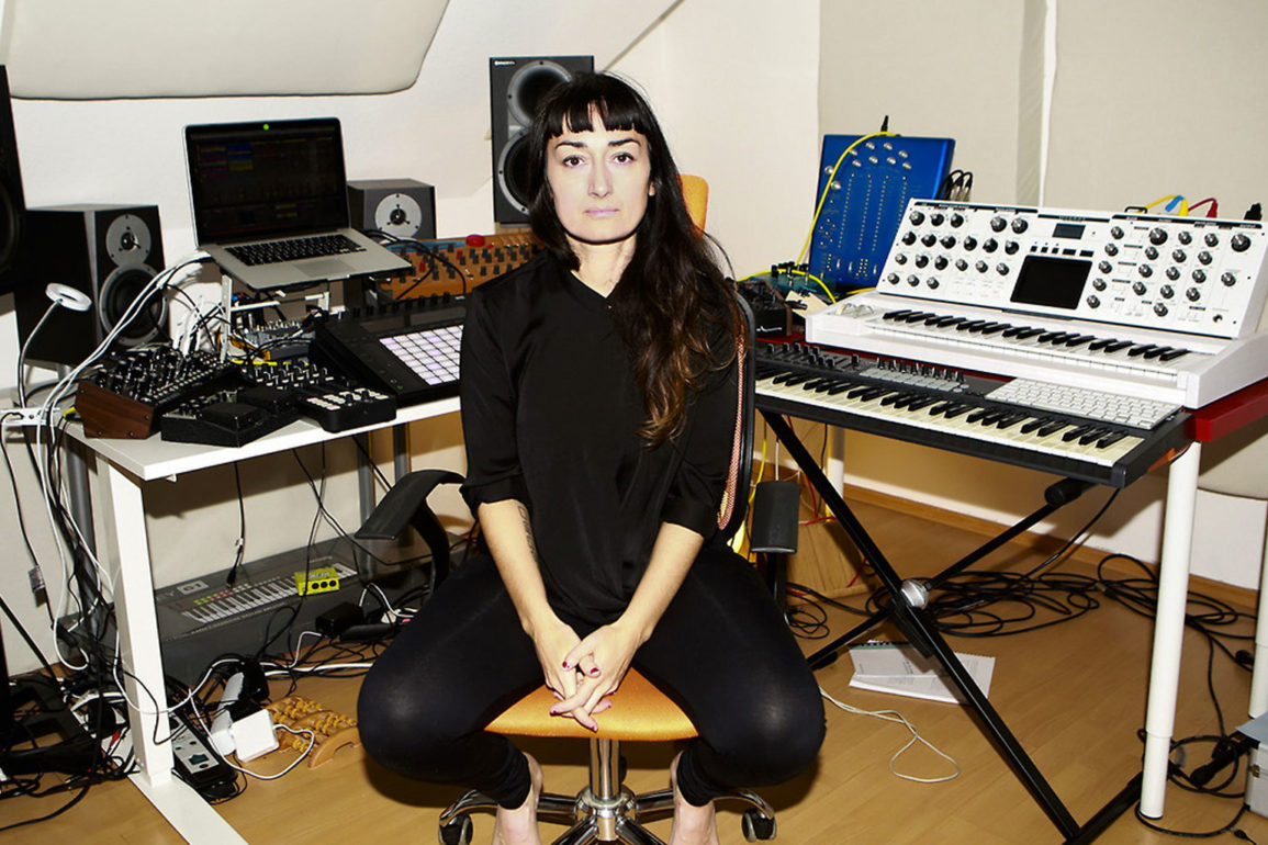 Saindo-da-Curva-saiba-quem-e-Paula-Temple-e-conheca-seu-som Saindo-da-Curva-saiba-quem-e-Paula-Temple-e-conheca-seu-som