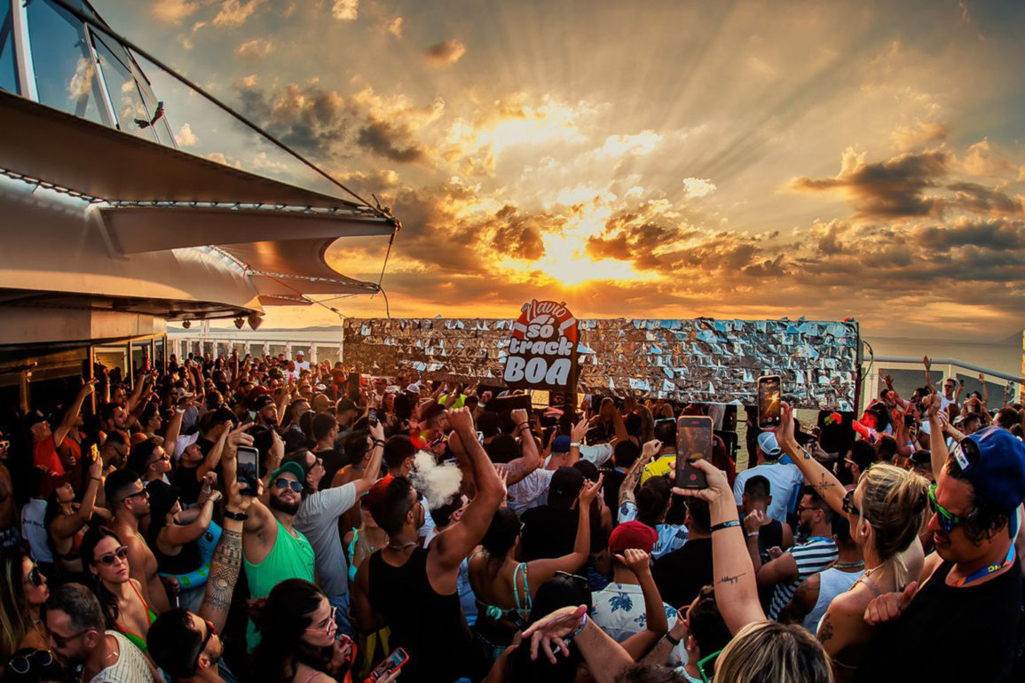 Gringos-celebram,-público-cresce,-sol-de-Búzios-e-balanço-do-mar-marcam-segundo-dia-de-Navio-STB