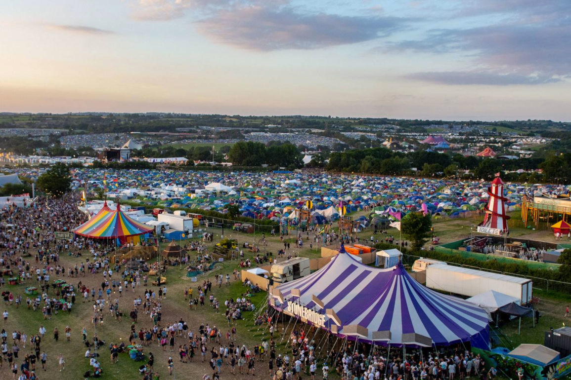 Glastonbury-incentiva-o-nao-uso-de-cigarros-eletronicos-descartaveis-moda-vai-pegar-no-Brasil Glastonbury-incentiva-o-nao-uso-de-cigarros-eletronicos-descartaveis-moda-vai-pegar-no-Brasil