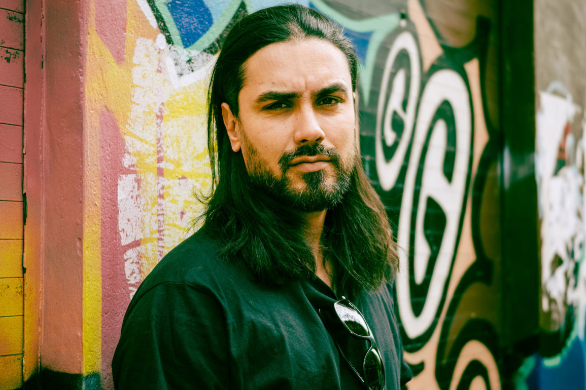 Colecionando-suportes-de-Marco-Carola,-Joseph-Capriati,-Richie-Hawtin-e-Paco-Osuna,-conheça-o-DJ-e-produtor-KOSTER