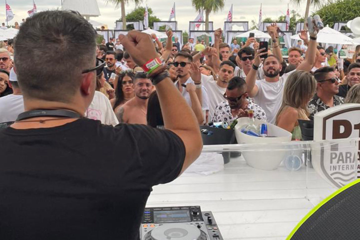 Conheça-Akron,-DJ-e-produtor-que-une-elementos-envolventes-de-Melodic-e-Tech-House Conheça-Akron,-DJ-e-produtor-que-une-elementos-envolventes-de-Melodic-e-Tech-House