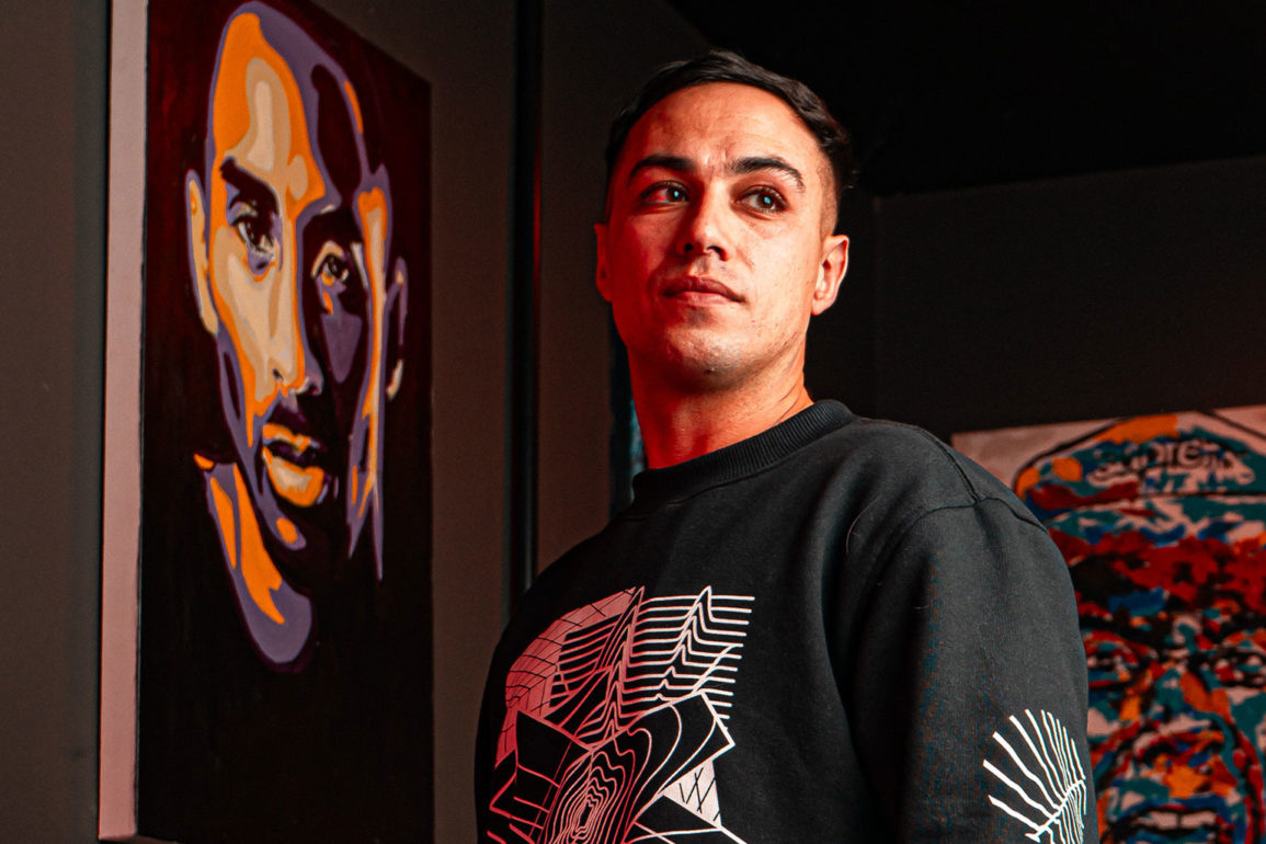 Conheça-Dinotek,-artista-que-conquista-o-litoral-catarinense,-e-assista-ao-seu-novo-videoclipe Conheça-Dinotek,-artista-que-conquista-o-litoral-catarinense,-e-assista-ao-seu-novo-videoclipe