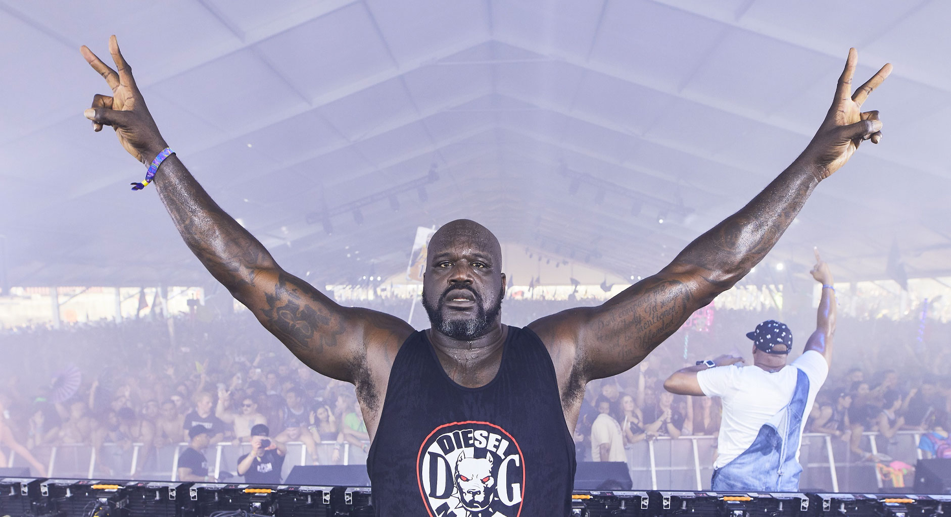 Ex-jogador de basquete, Shaquille O'Neal, vira DJ Diesel - 15/07