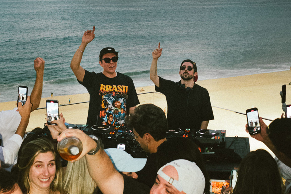 Ultrapassando-2M-de-plays,-'My-Neck,-My-Back'-ganha-set-comemorativo-por-KVSH-e-Reezer.-Confira-já! Ultrapassando-2M-de-plays,-'My-Neck,-My-Back'-ganha-set-comemorativo-por-KVSH-e-Reezer.-Confira-já!