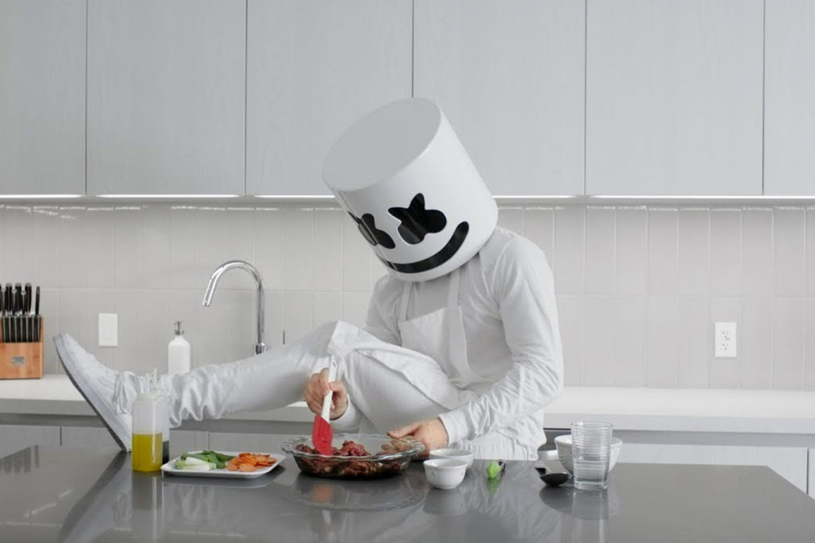 Marshmello-apresenta-seu-proprio-livro-de-receitas-Nao-a-mascara-nao-e-comestivel
