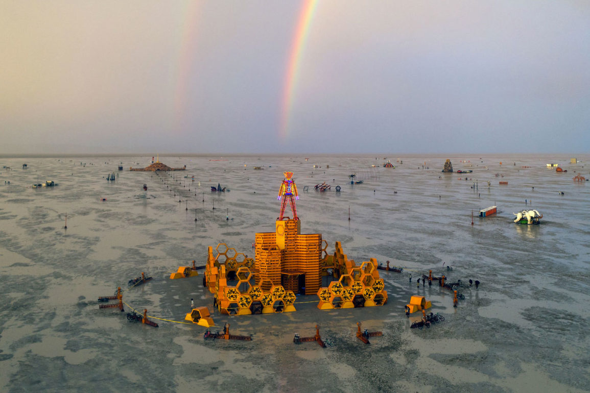 Protestos-tempestades-de-chuva-isolamento-arte-e-musica-marcam-a-edicao-de-2023-do-Burning-Man Protestos-tempestades-de-chuva-isolamento-arte-e-musica-marcam-a-edicao-de-2023-do-Burning-Man