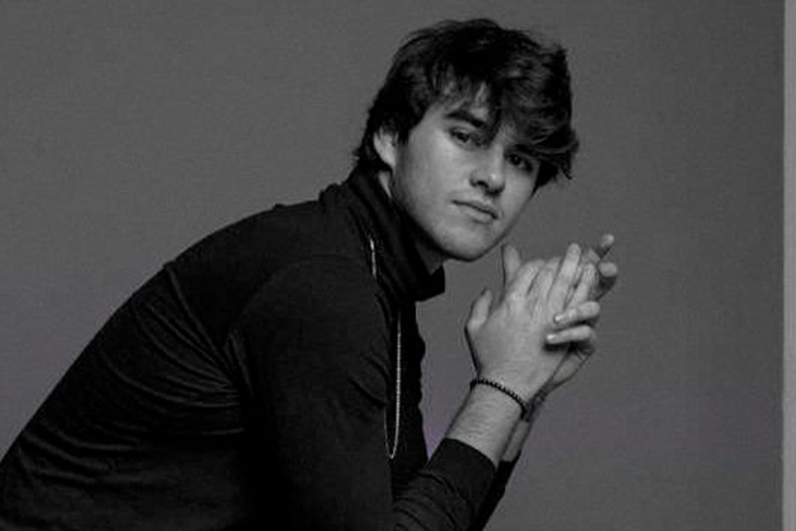 Conheca-o-DJ-e-Produtor-Voyagge-e-ouca-ao-seu-remix-para-Heroes-de-David-Bowie,-em-parceria-com-JAMM-e-Julia-Svacinna Conheca-o-DJ-e-Produtor-Voyagge-e-ouca-ao-seu-remix-para-Heroes-de-David-Bowie,-em-parceria-com-JAMM-e-Julia-Svacinna