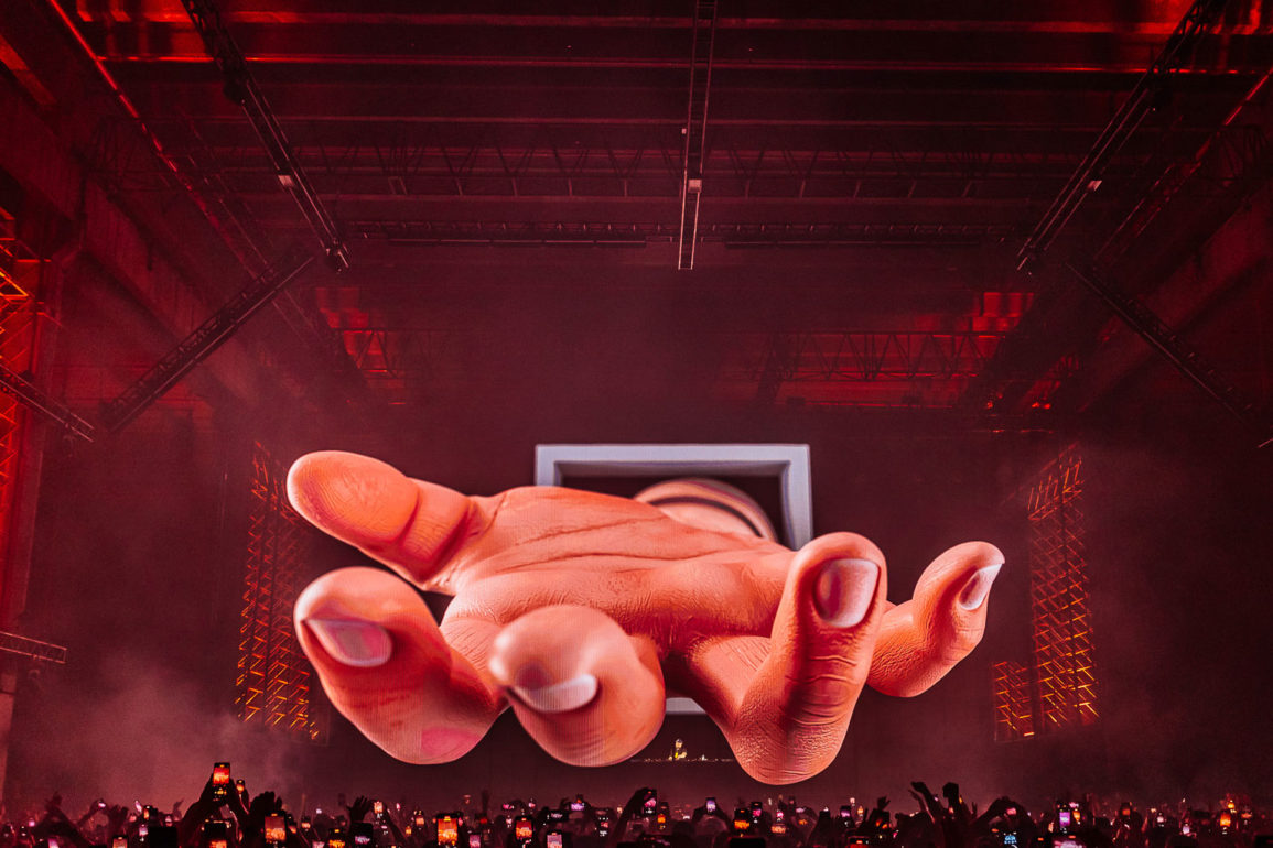 DJ-sueco-Eric-Prydz-traz-para-o-Brasil-o-impressionante-espetaculo-HOLO- DJ-sueco-Eric-Prydz-traz-para-o-Brasil-o-impressionante-espetaculo-HOLO-