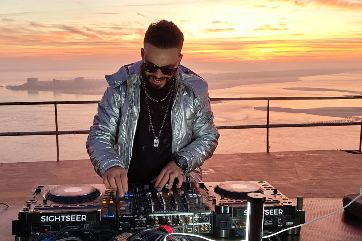 SIGHTSEER-APRESENTA-“CHASING-THE-SUN”,-COM-SET-GRAVADO-NO-PARQUE-NATURAL-DA-ARRÁBIDA,-EM-PORTUGAL