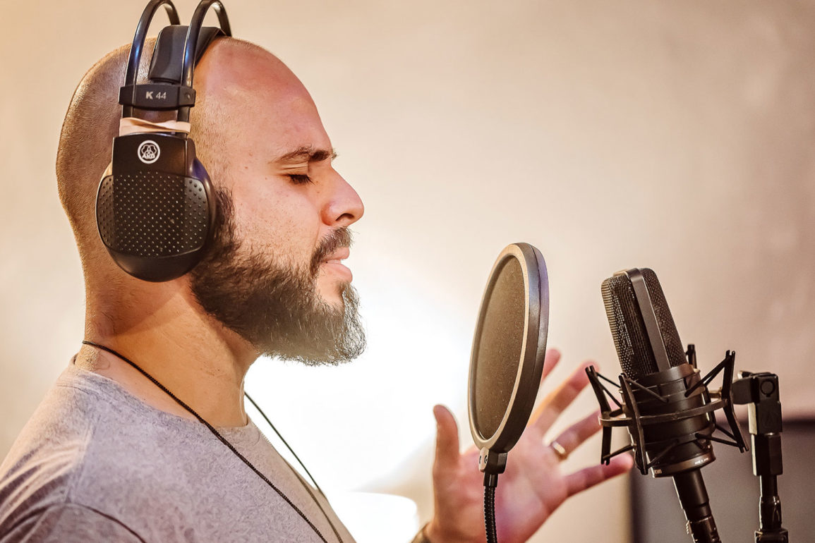 A-importância-de-covers-e-remix-para-introdução-de-novos-artistas-no-mercado A-importância-de-covers-e-remix-para-introdução-de-novos-artistas-no-mercado