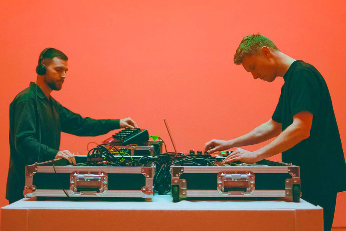 Conheça-Bicep,-dupla-de-DJs-irlandeses-que-é-destaque-mundial-e-que-desembarca-no-Brasil-para-o-Time-Warp-2024-- Conheça-Bicep,-dupla-de-DJs-irlandeses-que-é-destaque-mundial-e-que-desembarca-no-Brasil-para-o-Time-Warp-2024--