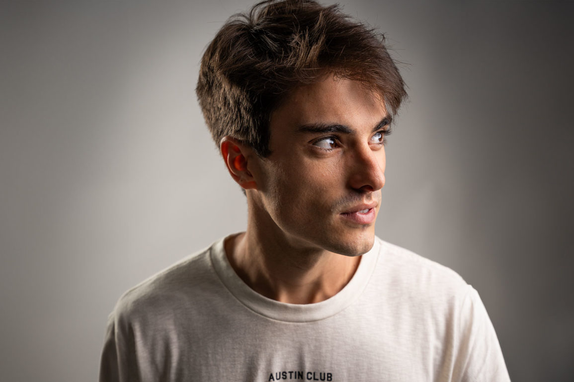 Conheça-KOSHA,-DJ-e-produtor-que-une-Indie-Dance,-House-e-Techno-e-uma-sonoridade-introspectiva-e-tocante