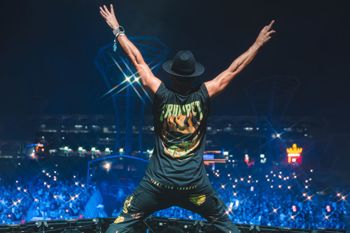 Timmy-Trumpet-faz-farofa-divertidissima-e-mostra-que-existem-muitas-formas-de-acertar