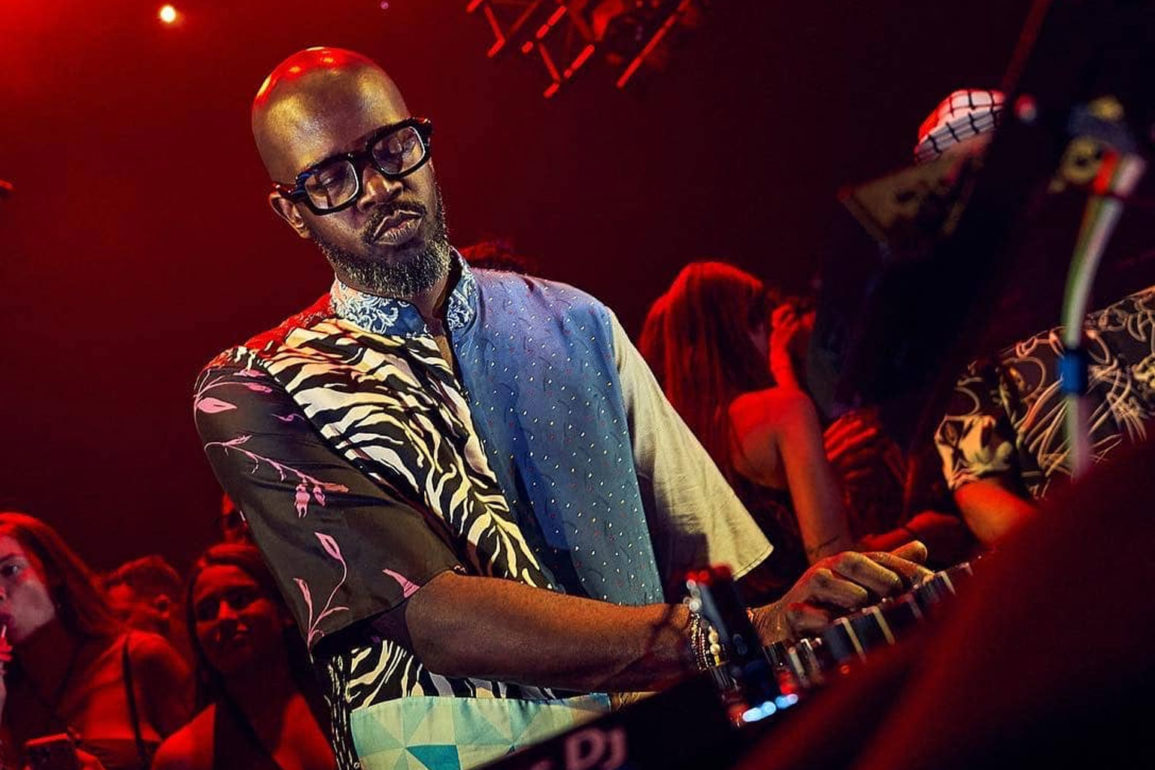 Afro-House-Das-raizes-africanas-a-reinvencao-brasileira-a-historia-do-estilo-que-conquistou-o-mundo-da-musica-eletronica